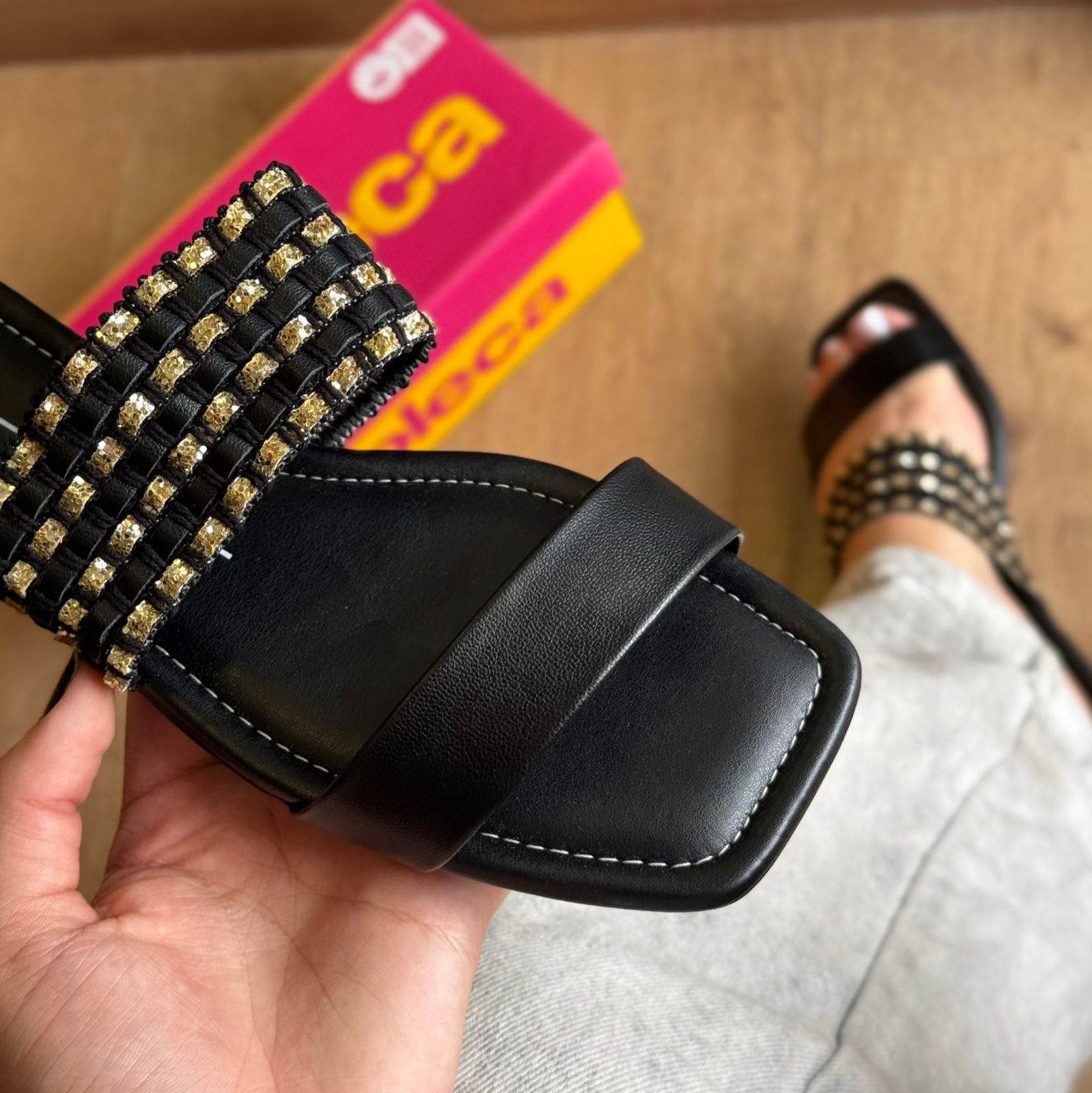 Sandália Rasteira Moleca Brilho Dourado 5462.146