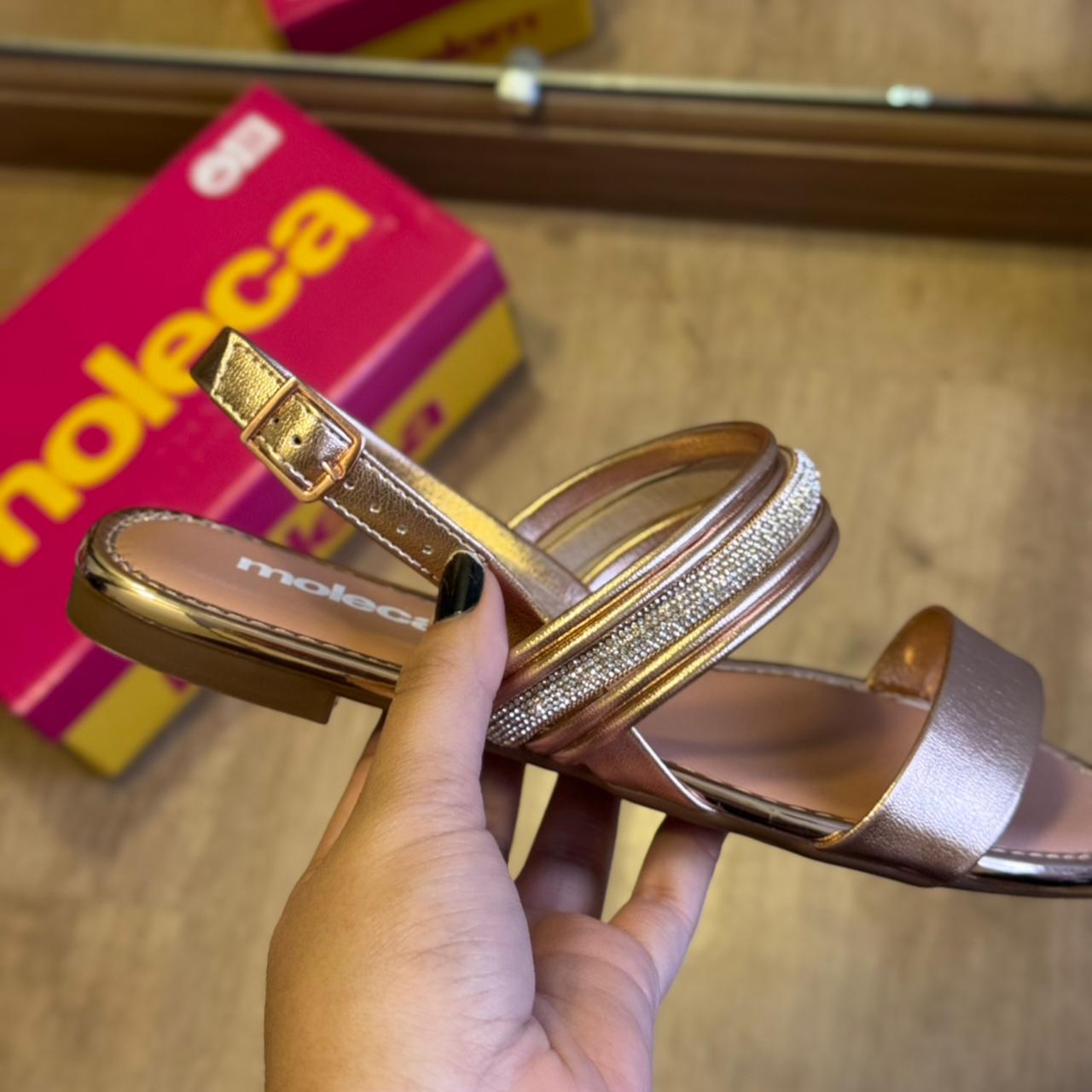 Sandália Moleca Tira Brilhosa 5435.554