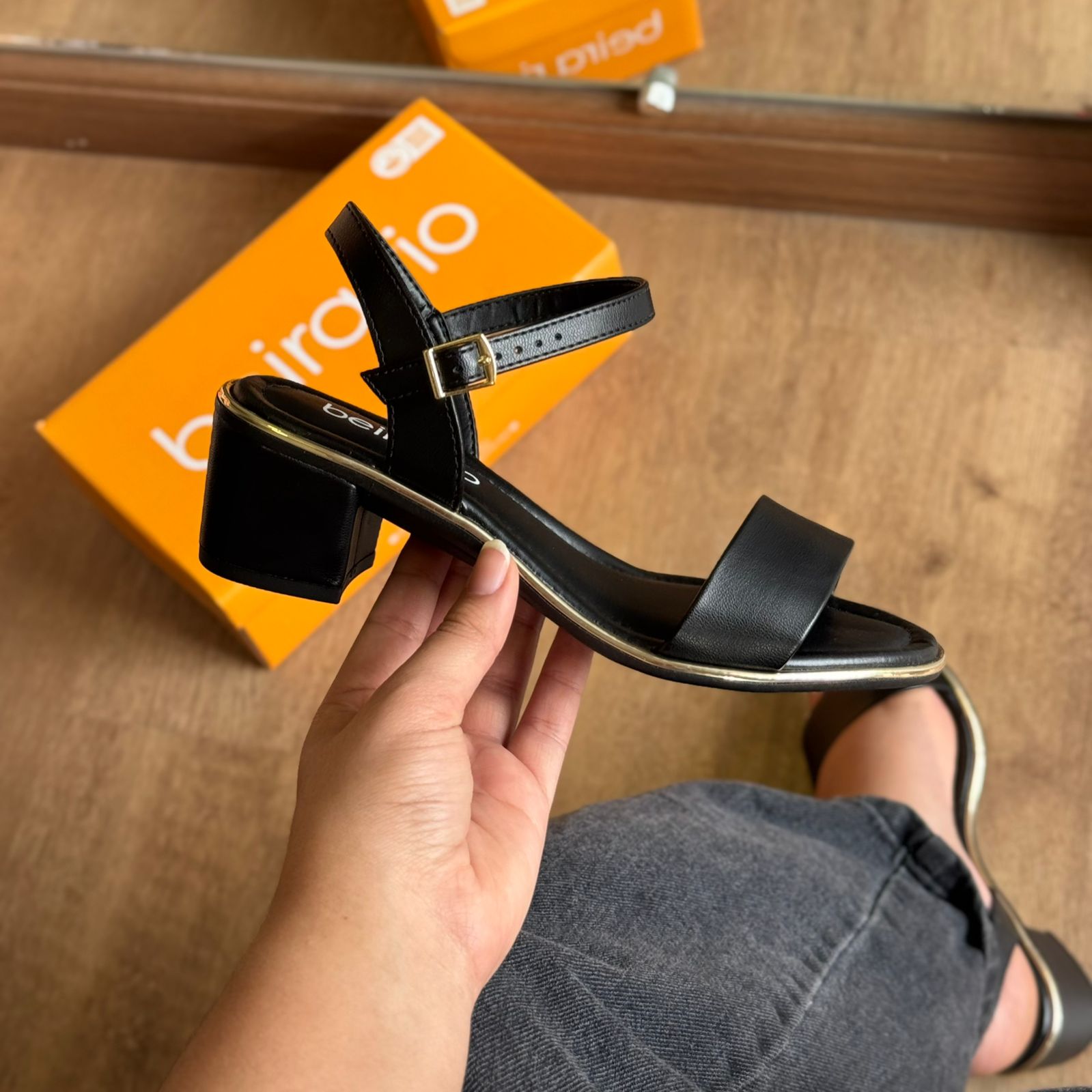 Sandália Beira Rio Salto Bloco Detalhe Dourado 8379.203