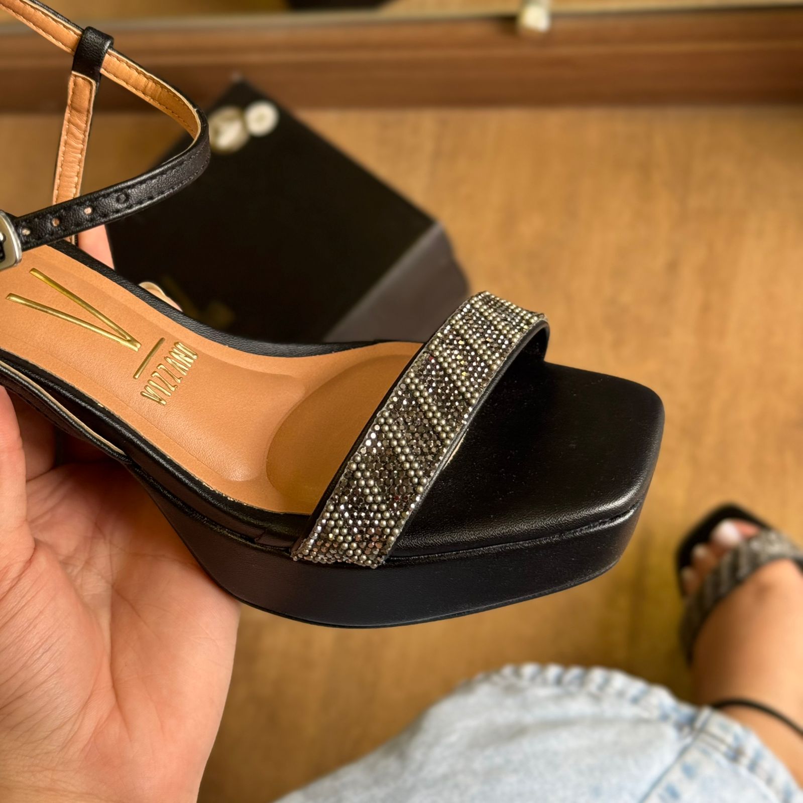 Sandália Vizzano Salto Bloco Tira Brilhosa 6472.215