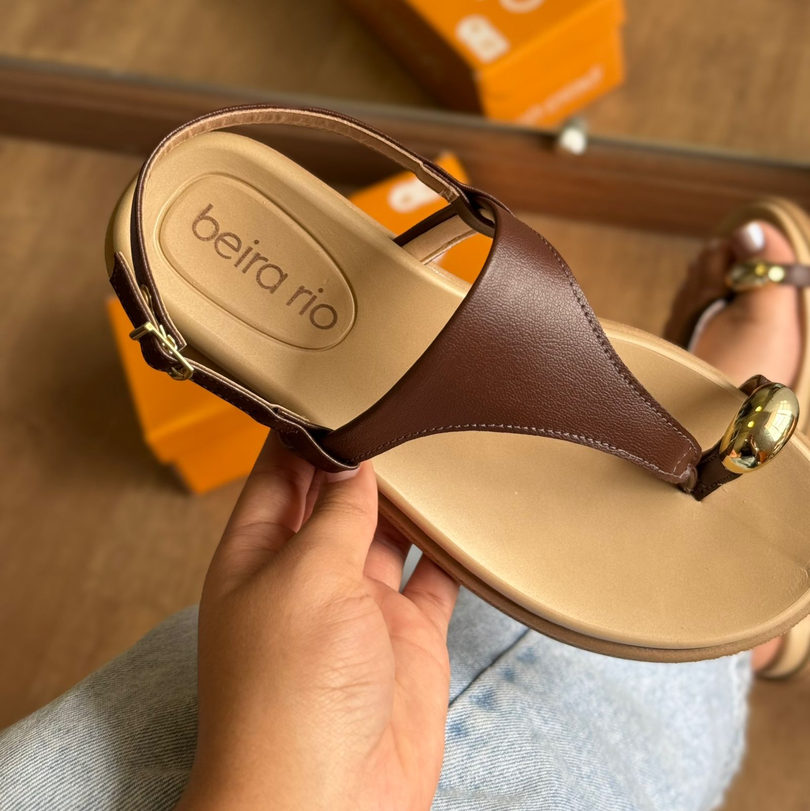 Sandália Beira Rio Detalhe Dourado 8513.113.14710