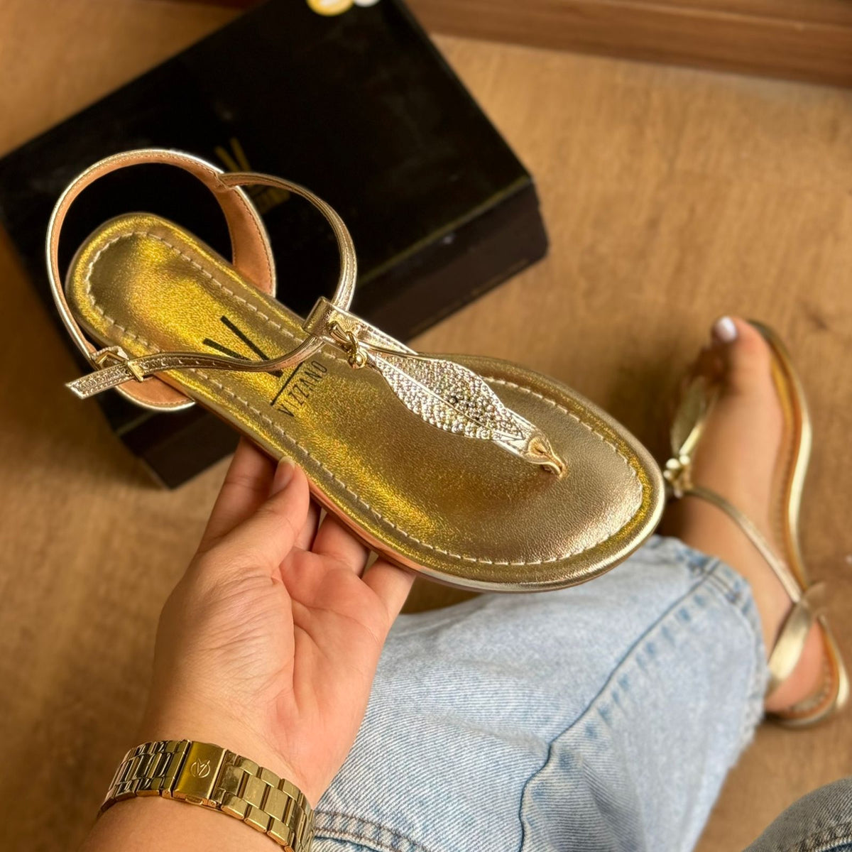 Rasteira Vizzano Detalhe Dourado de Folha 6371.374