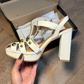 Sandália Vizzano Salto Bloco Detalhes Pedrarias 6551.106