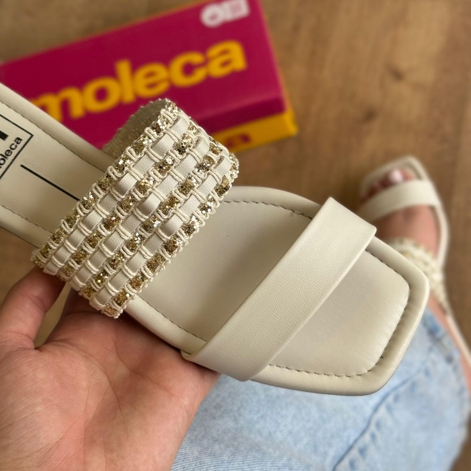 Sandália Rasteira Moleca Brilho Dourado 5462.146