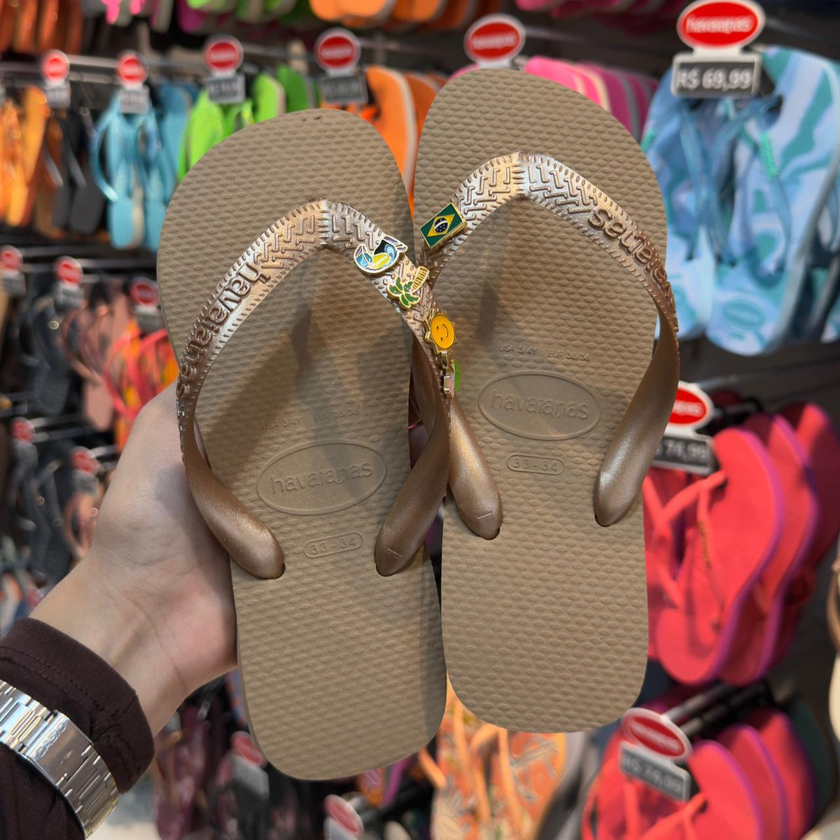 Havaianas Top + Pins Brasil, Tucano, Coqueiro, Aguá de Coco e Sol