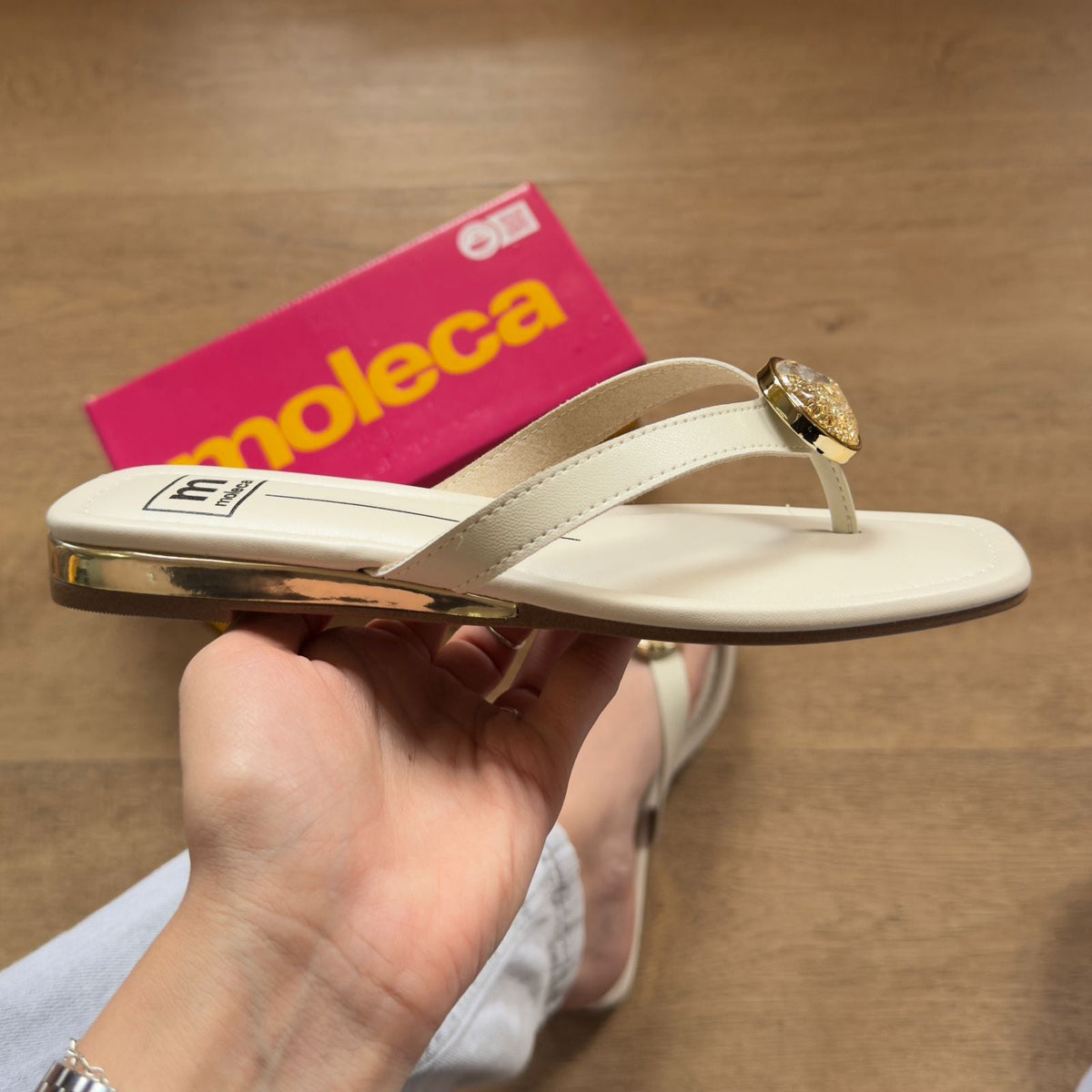 Sandália Moleca Rasteira Detalhe Circular na Tira 5559.102