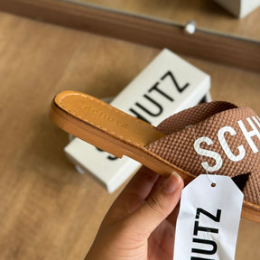 Sandália Schutz  Rasteira de X  Logo S208890004