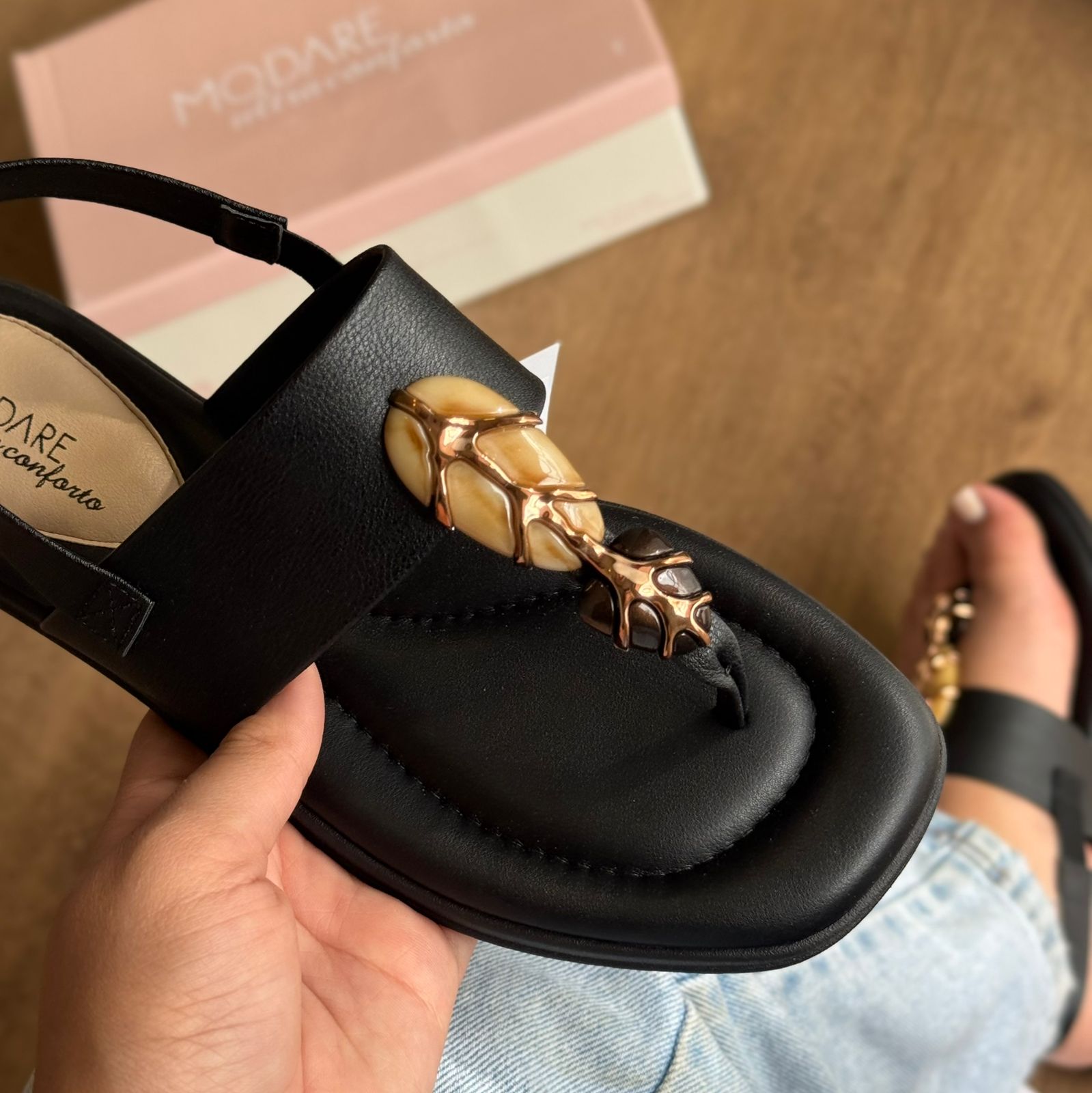 Sandália Modare Rasteira Com Pedrarias 7212.103