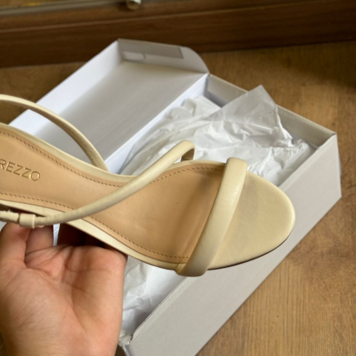 Sandália Arezzo Salto Bloco Tira Curva A100551061