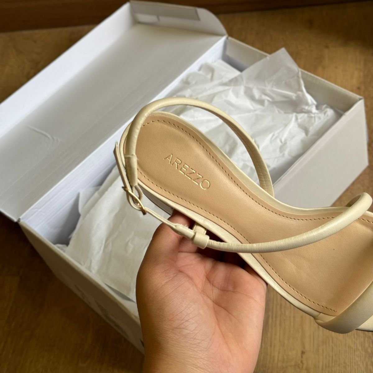 Sandália Arezzo Salto Bloco Tira Curva A100551061