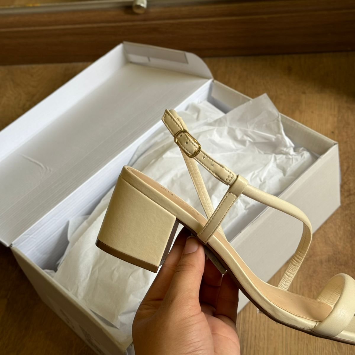 Sandália Arezzo Salto Bloco Tira Curva A100551061