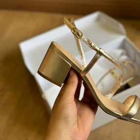 Sandália Arezzo Salto Bloco Tira Curva A100551061