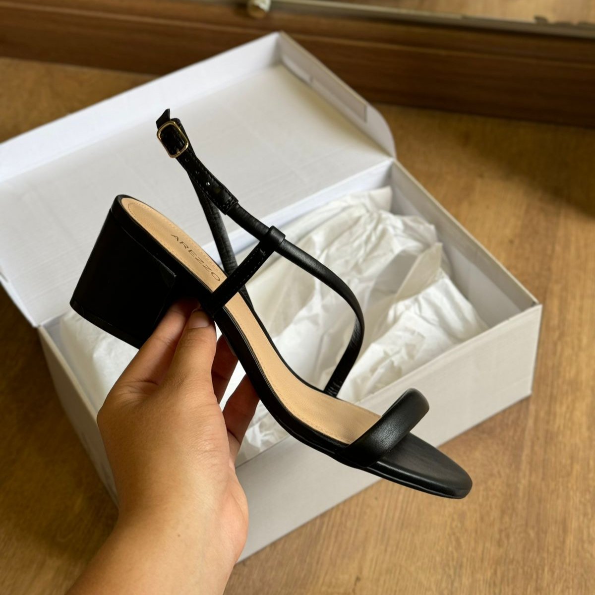 Sandália Arezzo Salto Bloco Tira Curva A100551061