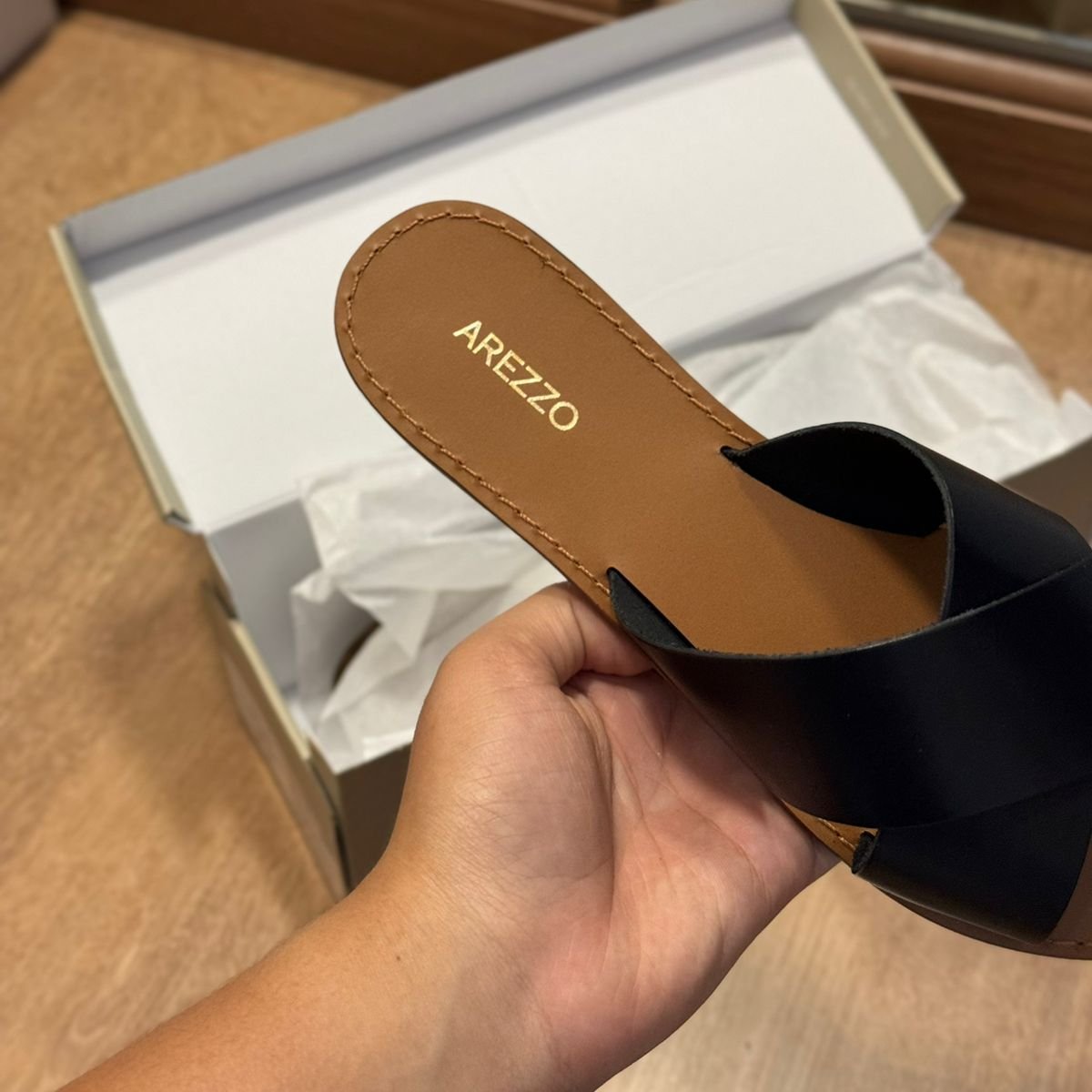 Sandália Rasteira Arezzo Couro Tiras Cruzadas A107380026