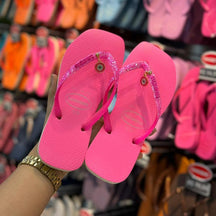 Havaianas Slim Square Glitter Neon + Pin Olho Grego Pendurado