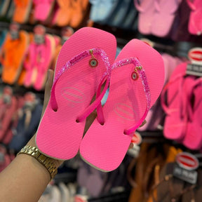 Havaianas Slim Square Glitter Neon + Pin Olho Grego Pendurado