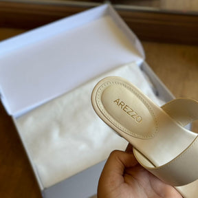 Sandália Arezzo Salto Bloco Duas Tiras A136220002