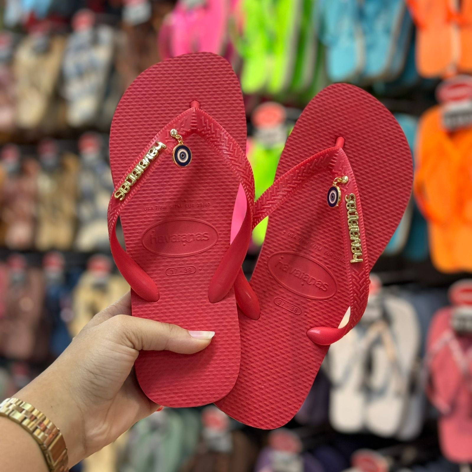 Havaianas Top + Placa Logo + Pin Olho Grego Pendurado
