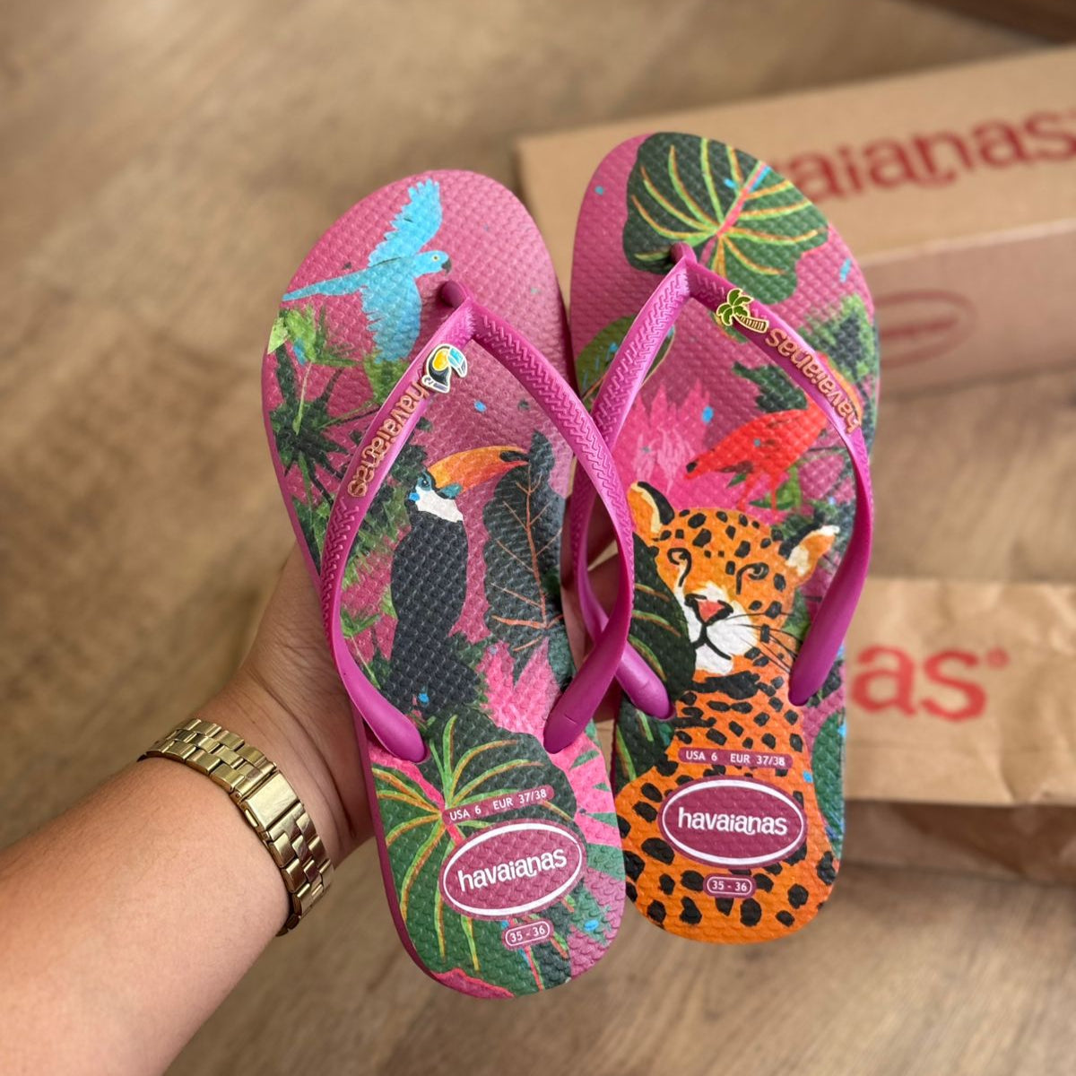 Chinelo Havaianas Slim Summer Bliss + Pin Tucano e Coqueiro