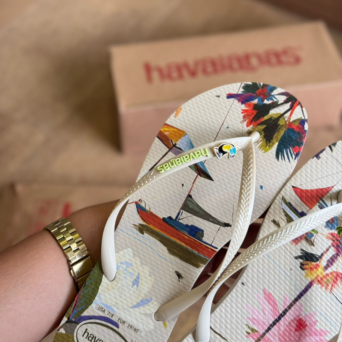 Chinelo Havaianas Slim Summer Bliss + Pin Tucano e Coqueiro