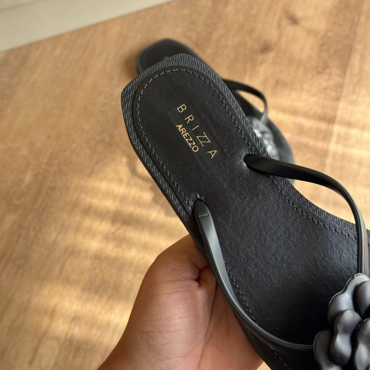 Chinelo de Dedo Arezzo Flor Flash Brizza Z190620023