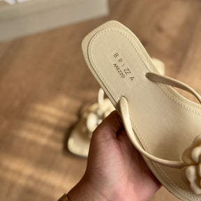 Chinelo de Dedo Arezzo Flor Flash Brizza Z190620023