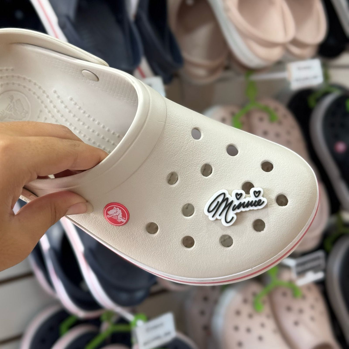 Jibbitz™ Minnie Letreiro