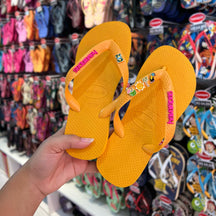 Havaianas Top + Placa Logo + Pins Brasil, Tucano, Coqueiro, Aguá de Coco e Sol