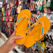 Havaianas Top + Placa Logo + Pins Brasil, Tucano, Coqueiro, Aguá de Coco e Sol