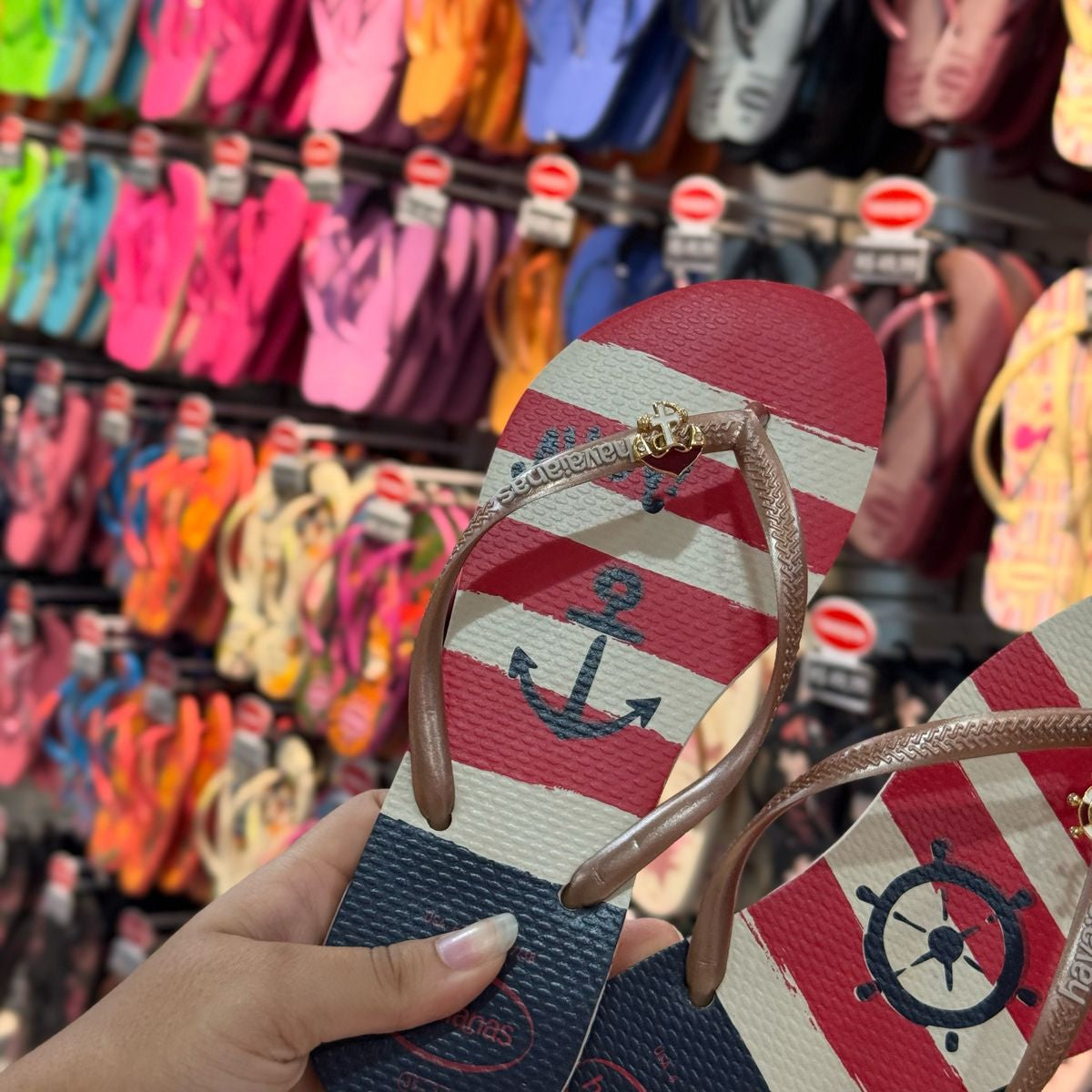 Havaianas Slim Nautical + Pin Âncora e Timão