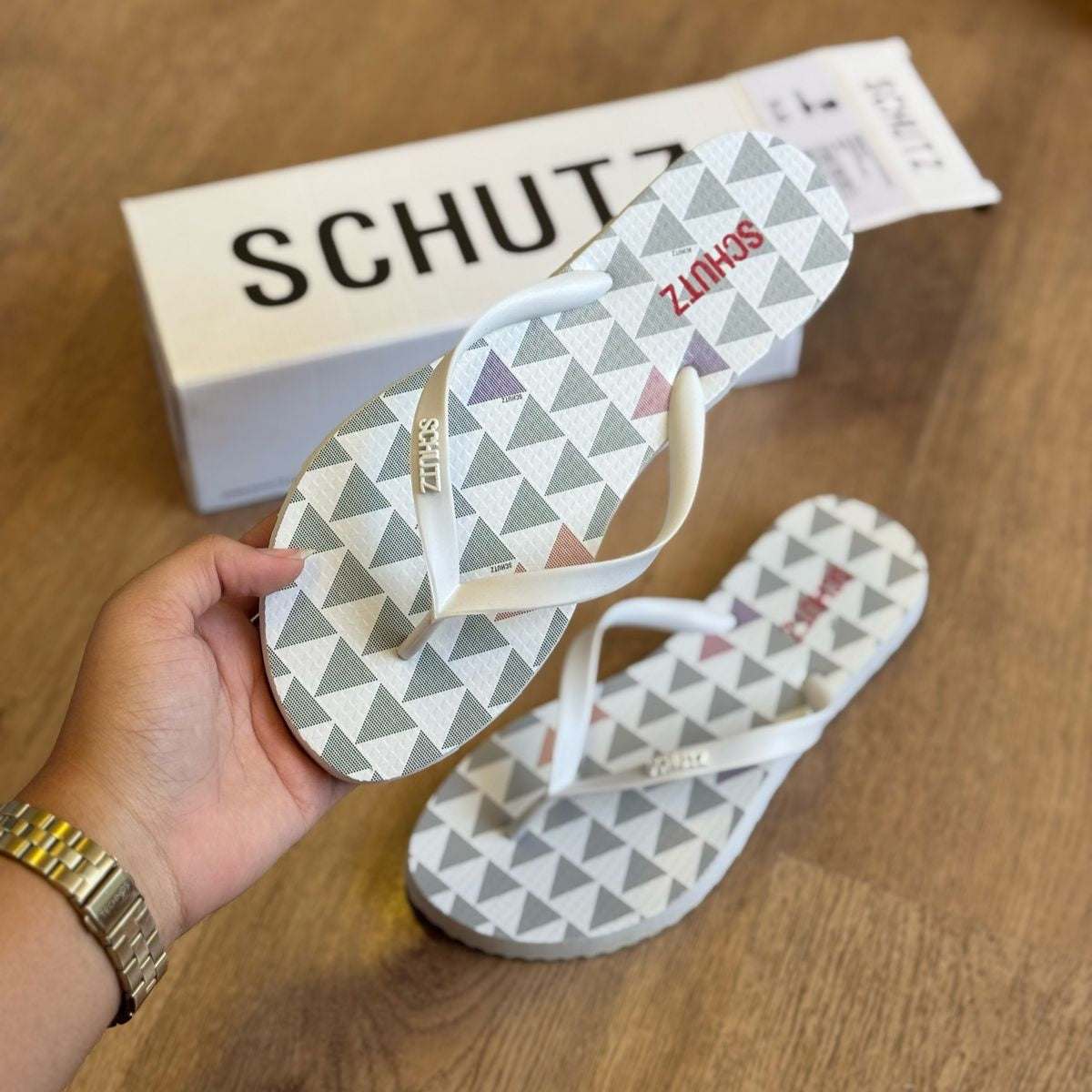 Chinelo de Dedo Schutz Estampado S222960008
