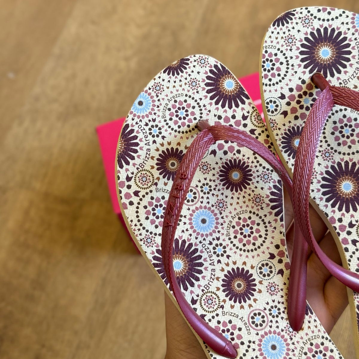 Chinelo de Dedo Arezzo Estampado Z19026012