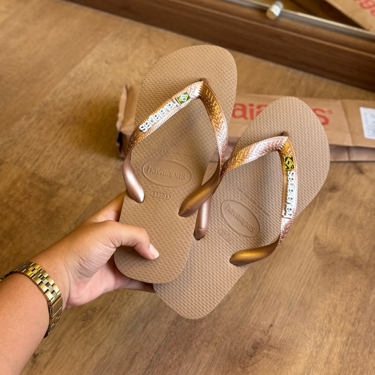 Havaianas Top + Pin Brasil + Placa Logo
