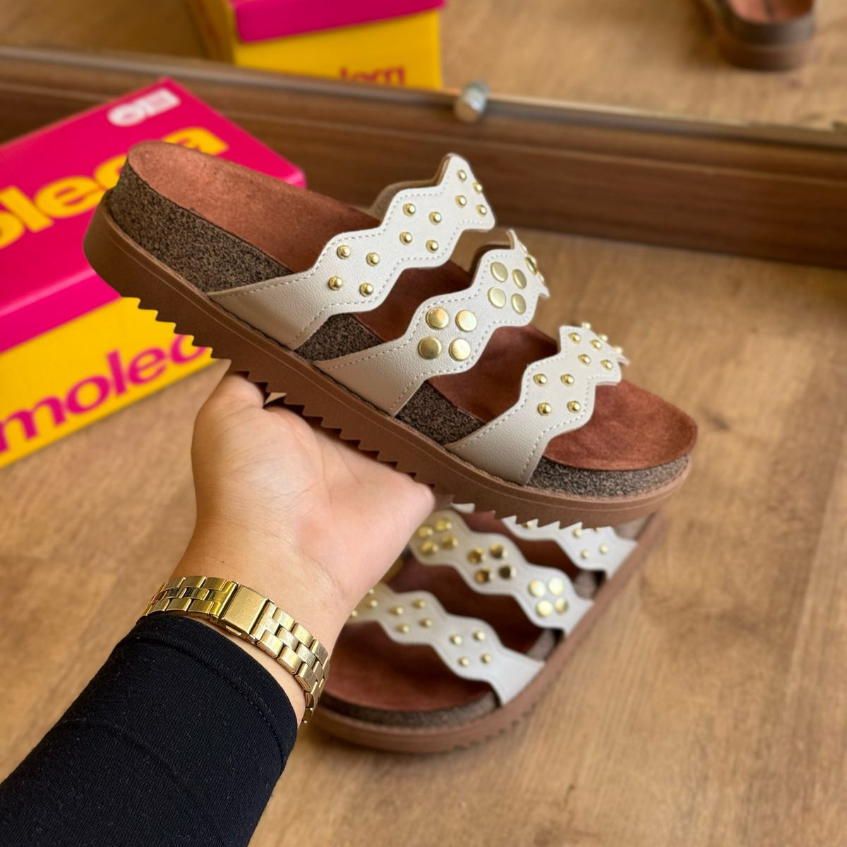 Sandália Moleca Papete com Pequenos Detalhes 5500.108