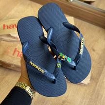 Havaianas Top + Placa Logo + Pin Tucano, Trevo, Brasil e Coqueiro