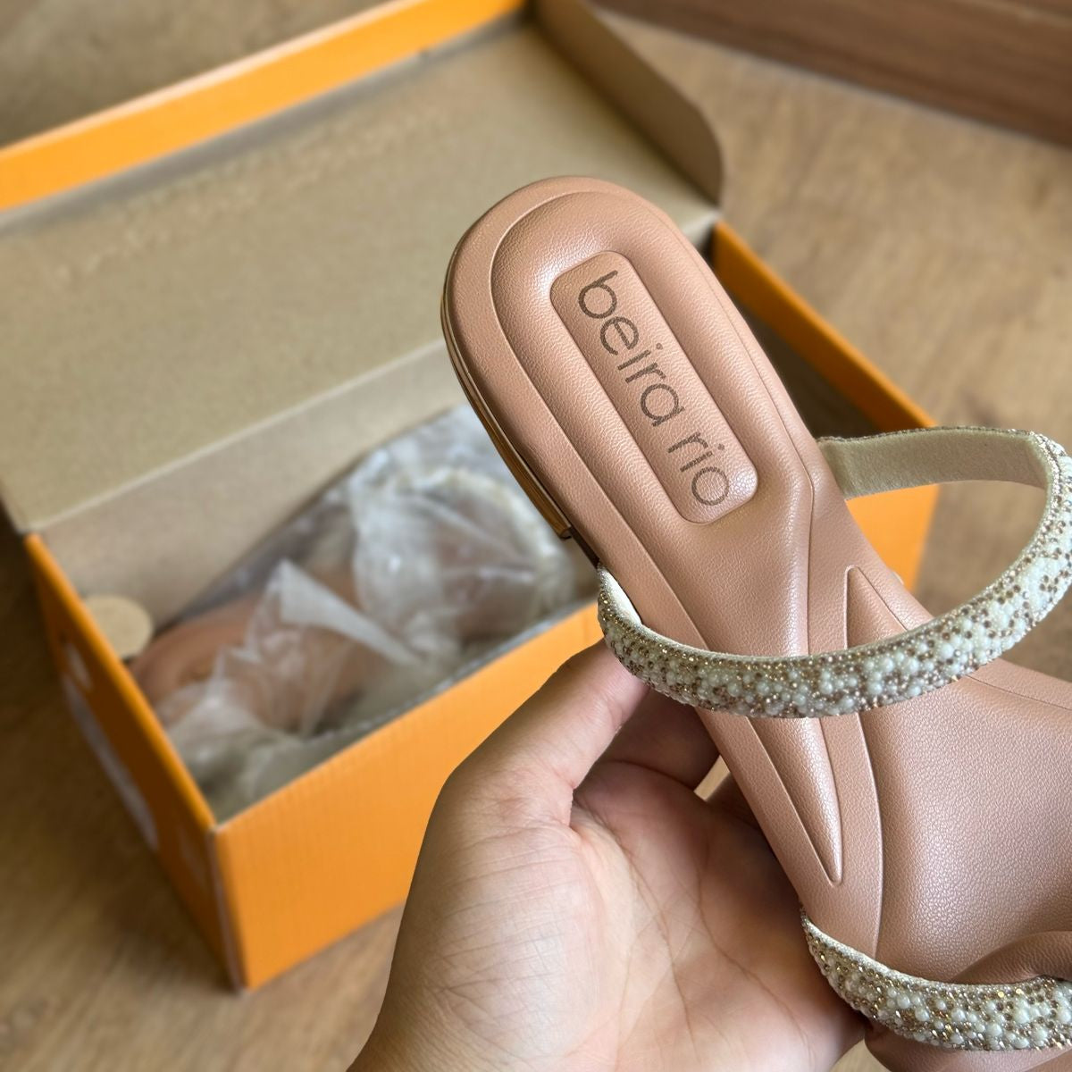 Sandália Beira Rio Tiras Entrelaçadas Brilhosas 8263.976