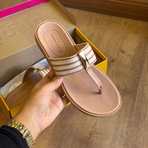 Sandália Moleca Tiras Grossa com Pequeno Detalhe Dourado 5525.109