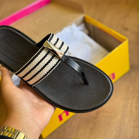 Sandália Moleca Tiras Grossa com Pequeno Detalhe Dourado 5525.109