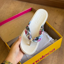 Chinelo de Dedo Moleca Tira Estampada 5525.107