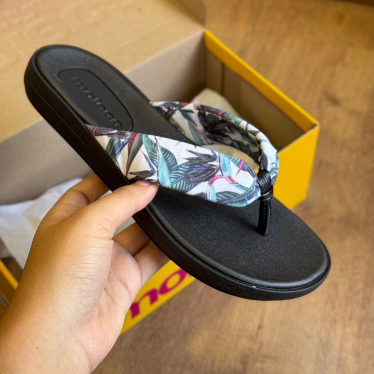 Chinelo de Dedo Moleca Tira Estampada 5525.107