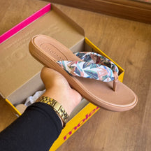 Chinelo de Dedo Moleca Tira Estampada 5525.107