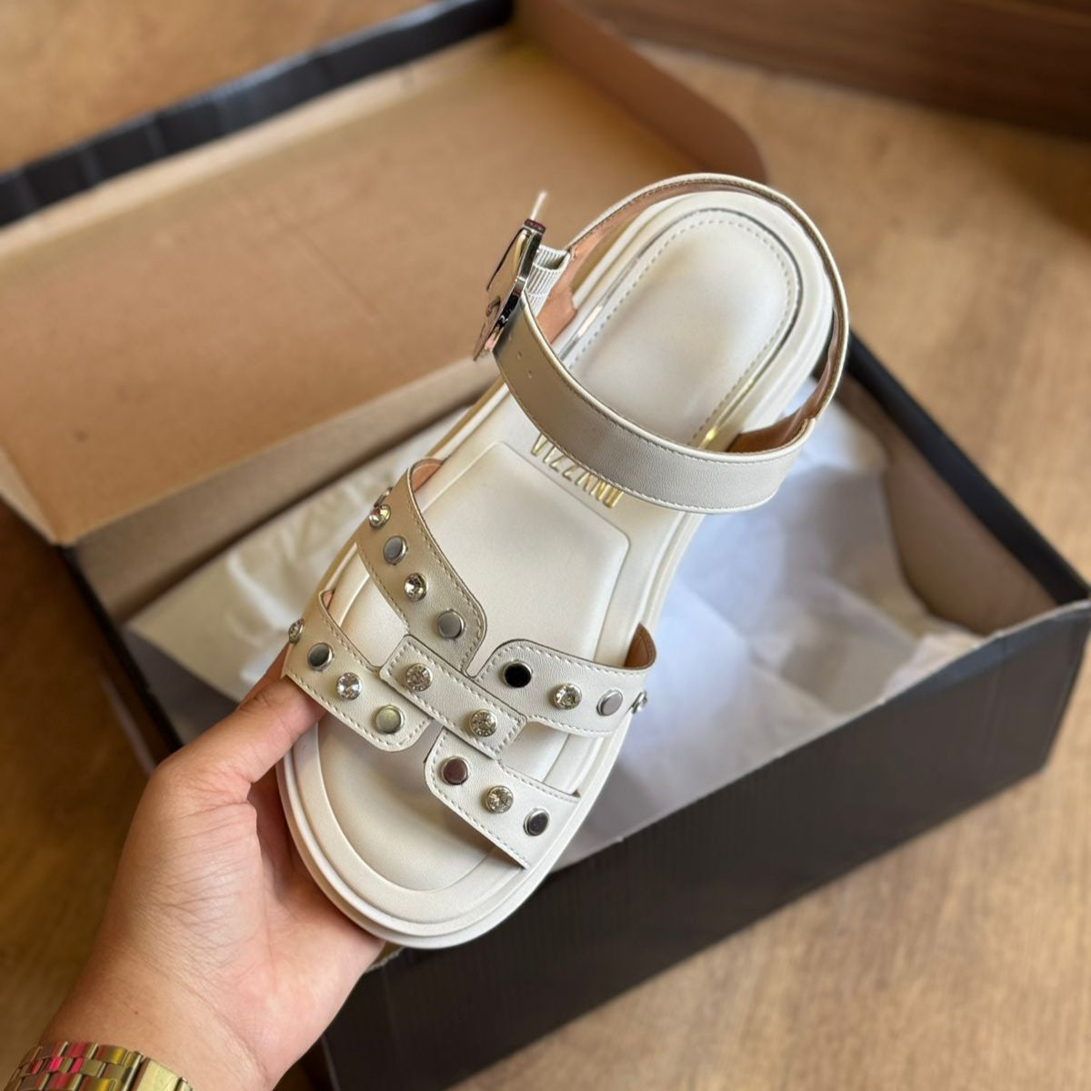 Sandália Vizzano Detalhes Dourados Circulares 6538.101