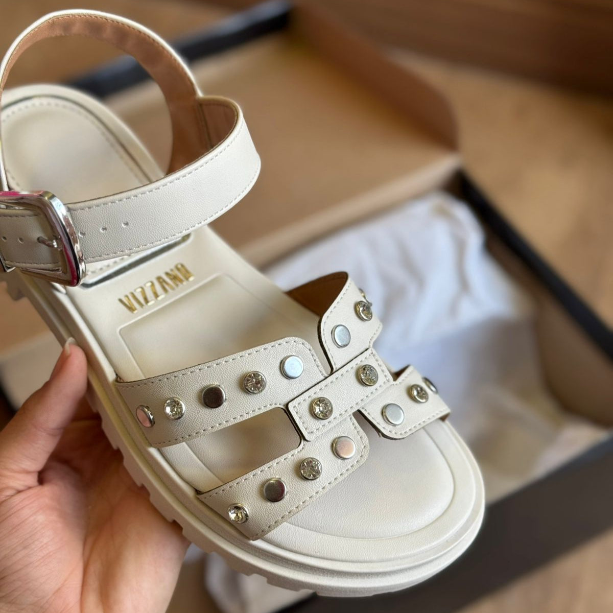 Sandália Vizzano Detalhes Dourados Circulares 6538.101