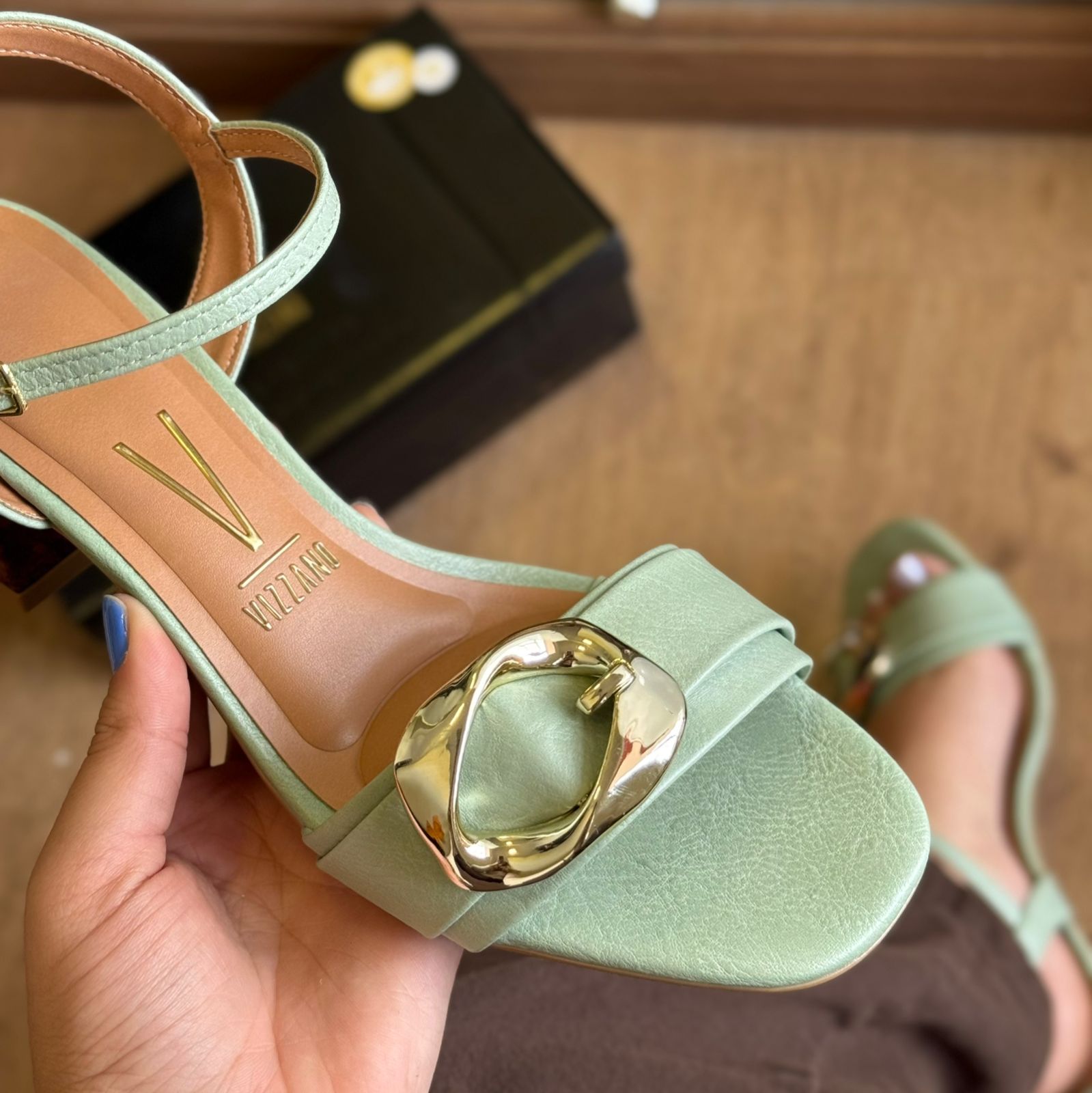 Salto Vizzano Argola Dourado 6428.155