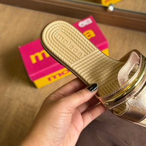 Sandália Rasteira Moleca Tira de Ouro 5558.105