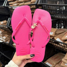 Chinelo Havaianas Logo Pop Up + Pin Tartaruga e Estrela