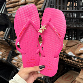 Chinelo Havaianas Logo Pop Up + Pin Tartaruga e Estrela
