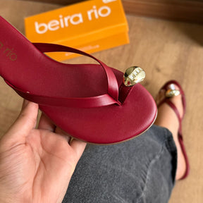 Sandália Beira Rio Rasteira Detalhe Dourado no Dedo 8384.767