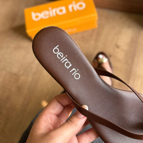 Sandália Beira Rio Rasteira Detalhe Dourado no Dedo 8384.767