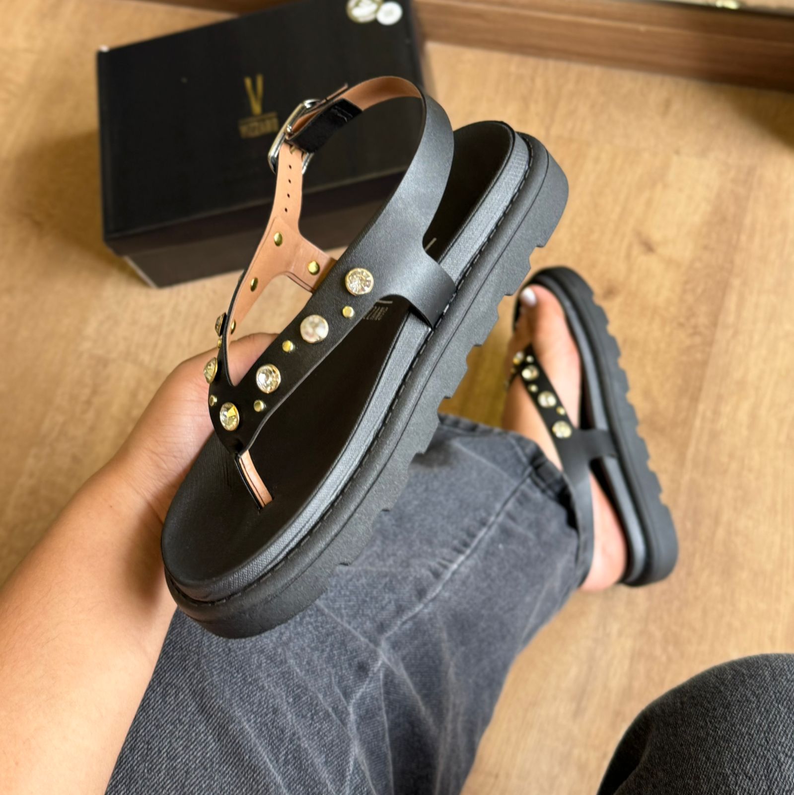 Sandália Vizzano Flatform Adornos Dourados 6510.125